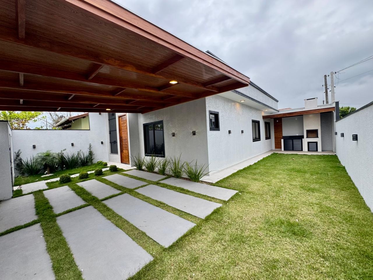 Imagem destaque do imovel Casa - Venda - Lindissima casa  500mts do Mar