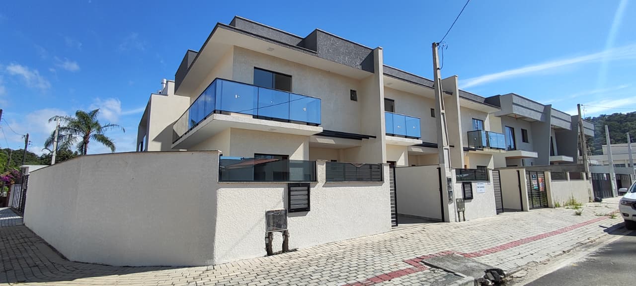 Imagem destaque do imovel Apartamento - Venda - Sobrado  a 1000mts do Mar na Praia do Grant 